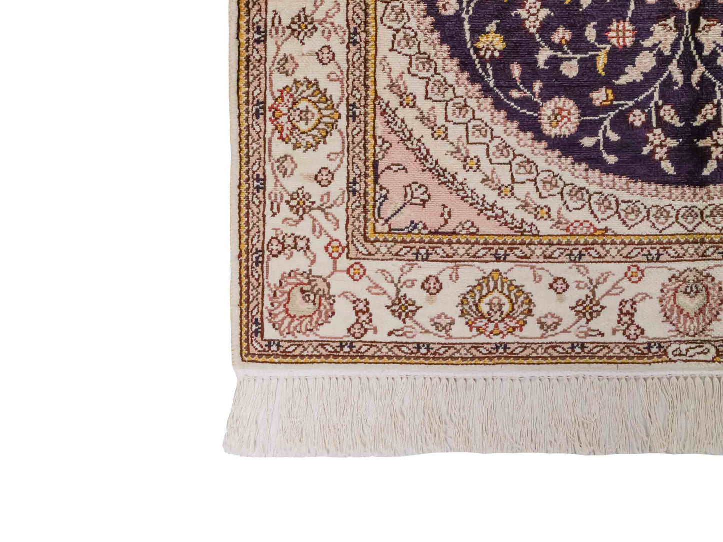 Handgeknüpfter Art Hereke Seidenteppich von Khademi aus Kunstseide, navy-blau-weiß. Chinesischer Teppich mit Medaillon. Orientteppich, von Hand geknüpft in China. Größe: 153 cm x 91 cm. Teppichnummer: SB3-1107. Verkauf durch Jupiter Intl.
