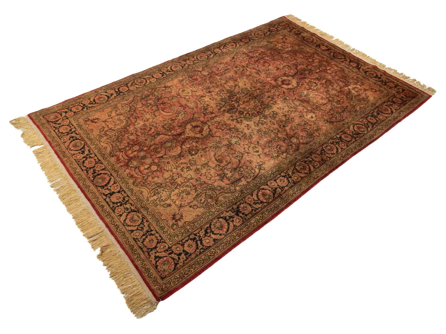 Handgeknüpfter Art Hereke Seidenteppich von Khademi aus Kunstseide, gold-orange. Chinesischer Teppich, durchgemustert. Orientteppich, von Hand geknüpft in China. Größe: 252 cm x 171 cm. Teppichnummer: SB3-1075. Verkauf durch Jupiter Intl.