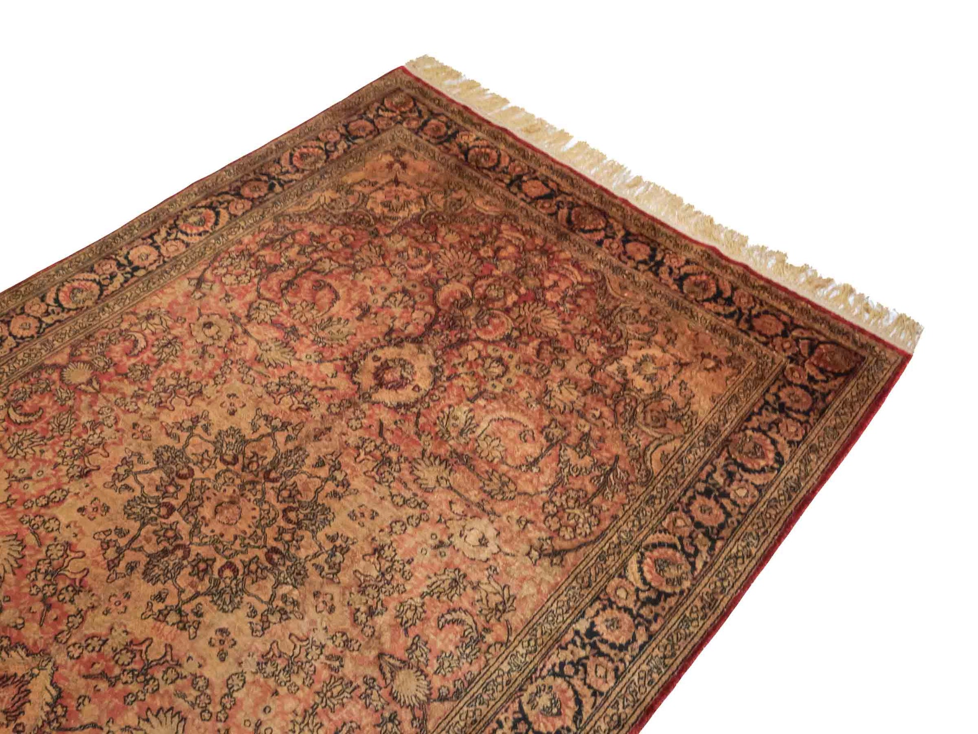 Handgeknüpfter Art Hereke Seidenteppich von Khademi aus Kunstseide, gold-orange. Chinesischer Teppich, durchgemustert. Orientteppich, von Hand geknüpft in China. Größe: 252 cm x 171 cm. Teppichnummer: SB3-1075. Verkauf durch Jupiter Intl.