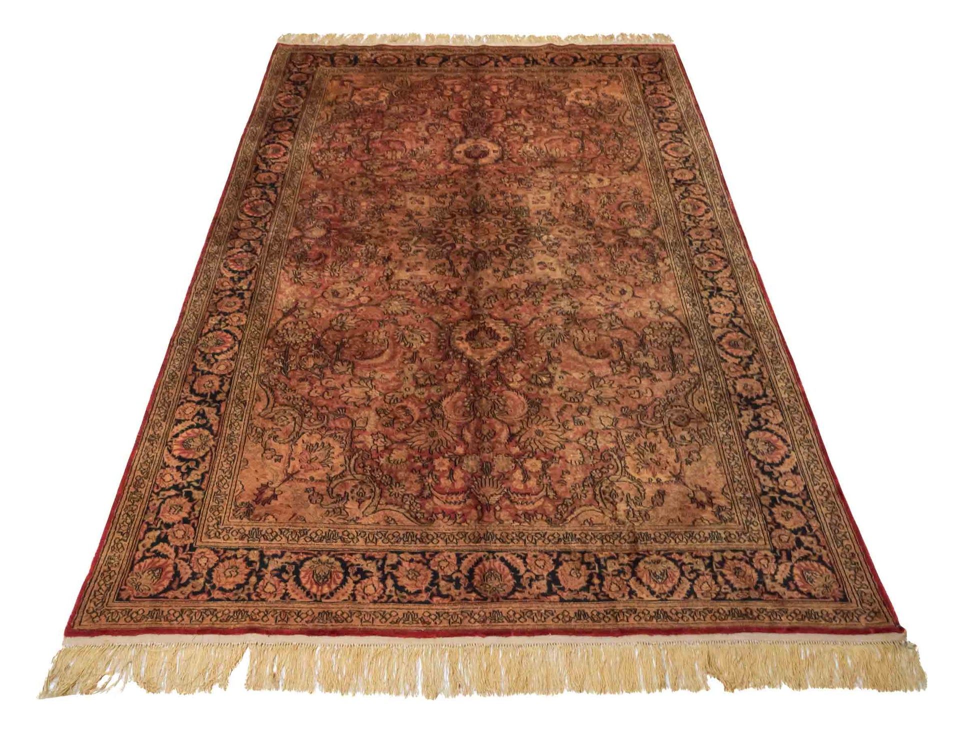 Handgeknüpfter Art Hereke Seidenteppich von Khademi aus Kunstseide, gold-orange. Chinesischer Teppich, durchgemustert. Orientteppich, von Hand geknüpft in China. Größe: 252 cm x 171 cm. Teppichnummer: SB3-1075. Verkauf durch Jupiter Intl.