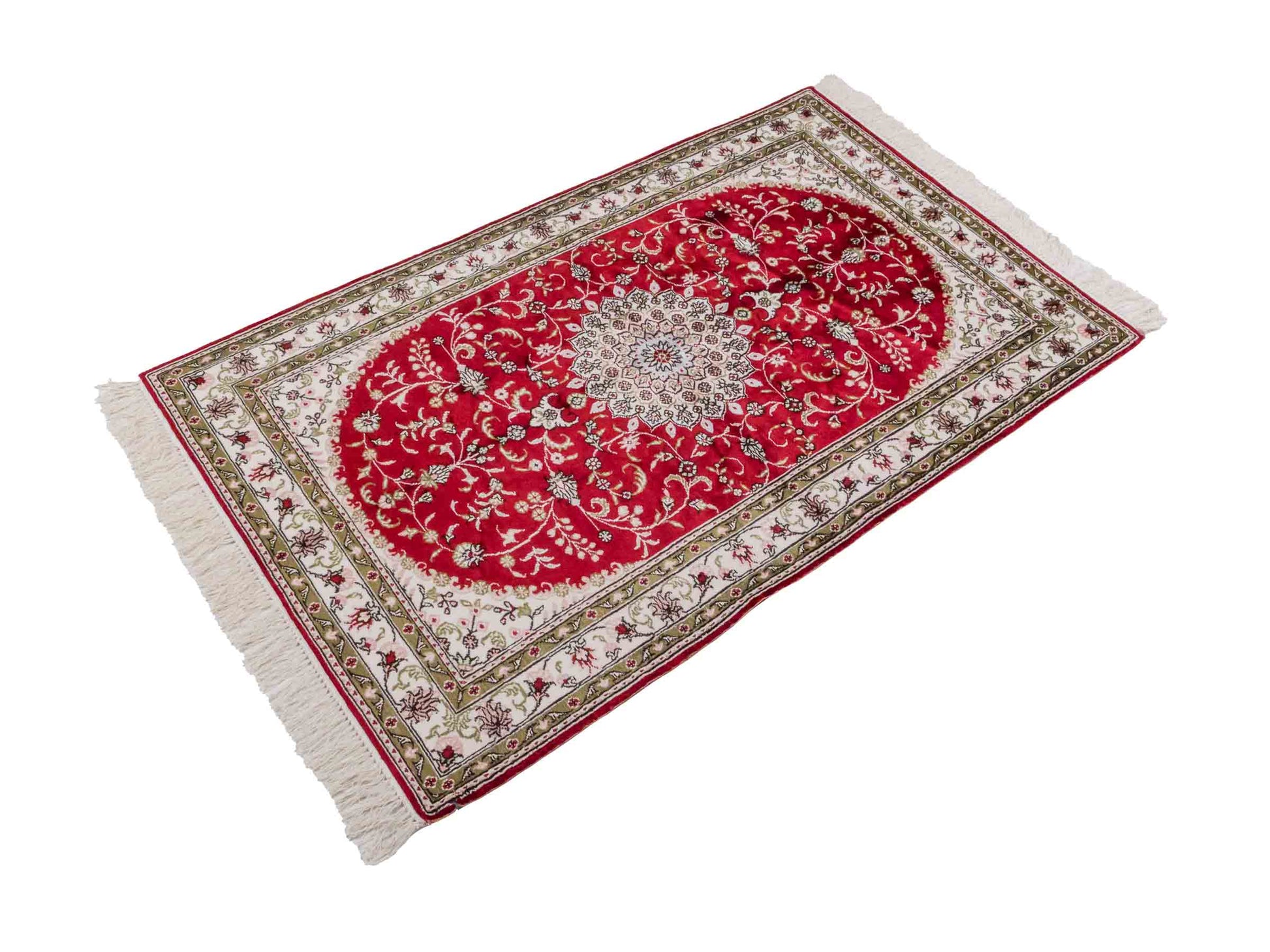 Handgeknüpfter Art Hereke Seidenteppich von Khademi aus Kunstseide, rot-cremeweiß. Chinesischer Teppich mit Medaillon. Orientteppich, von Hand geknüpft in China. Größe: 153 cm x 91 cm. Teppichnummer: SB3-1089. Verkauf durch Jupiter Intl.