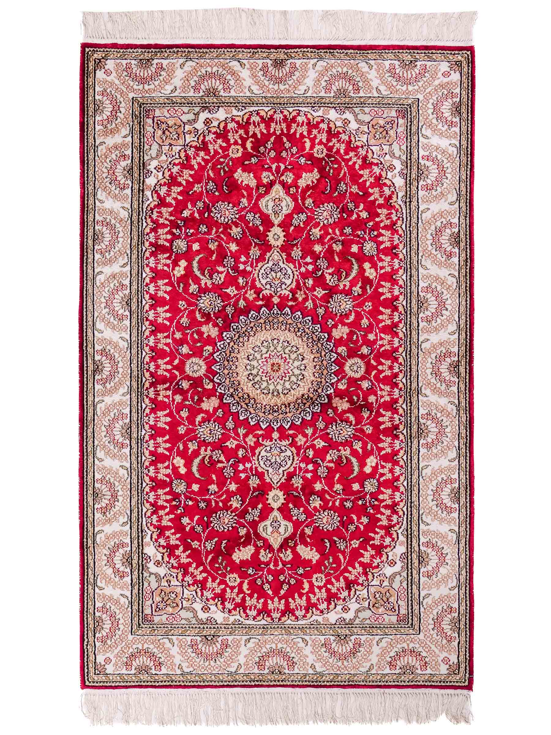 Handgeknüpfter Art Nain Seidenteppich von Khademi aus Kunstseide, rot-weiß. Chinesischer Teppich mit Medaillon. Orientteppich, von Hand geknüpft in China. Größe: 153 cm x 91 cm. Teppichnummer: SB3-1108. Verkauf durch Jupiter Intl.