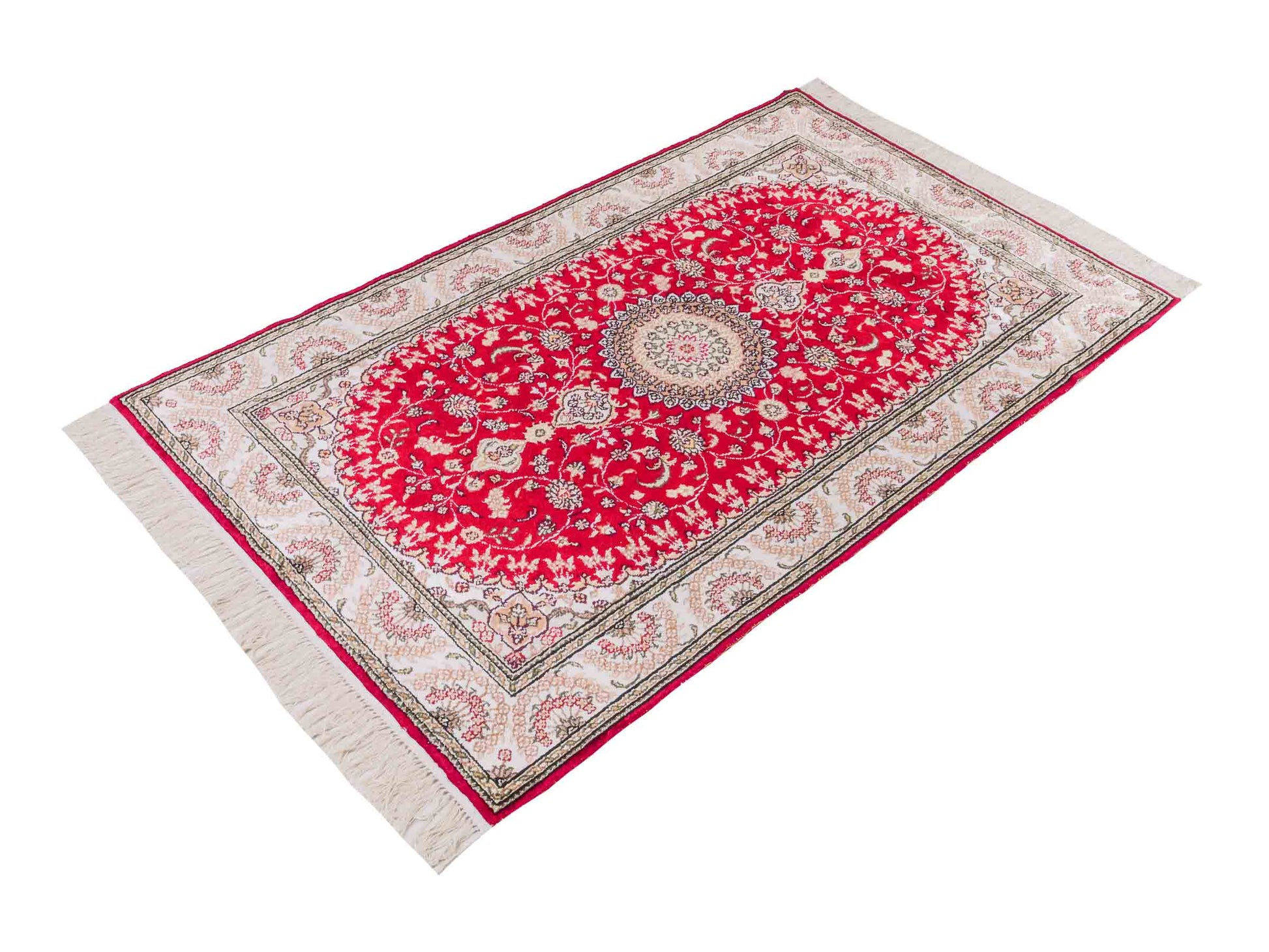 Handgeknüpfter Art Nain Seidenteppich von Khademi aus Kunstseide, rot-weiß. Chinesischer Teppich mit Medaillon. Orientteppich, von Hand geknüpft in China. Größe: 153 cm x 91 cm. Teppichnummer: SB3-1108. Verkauf durch Jupiter Intl.