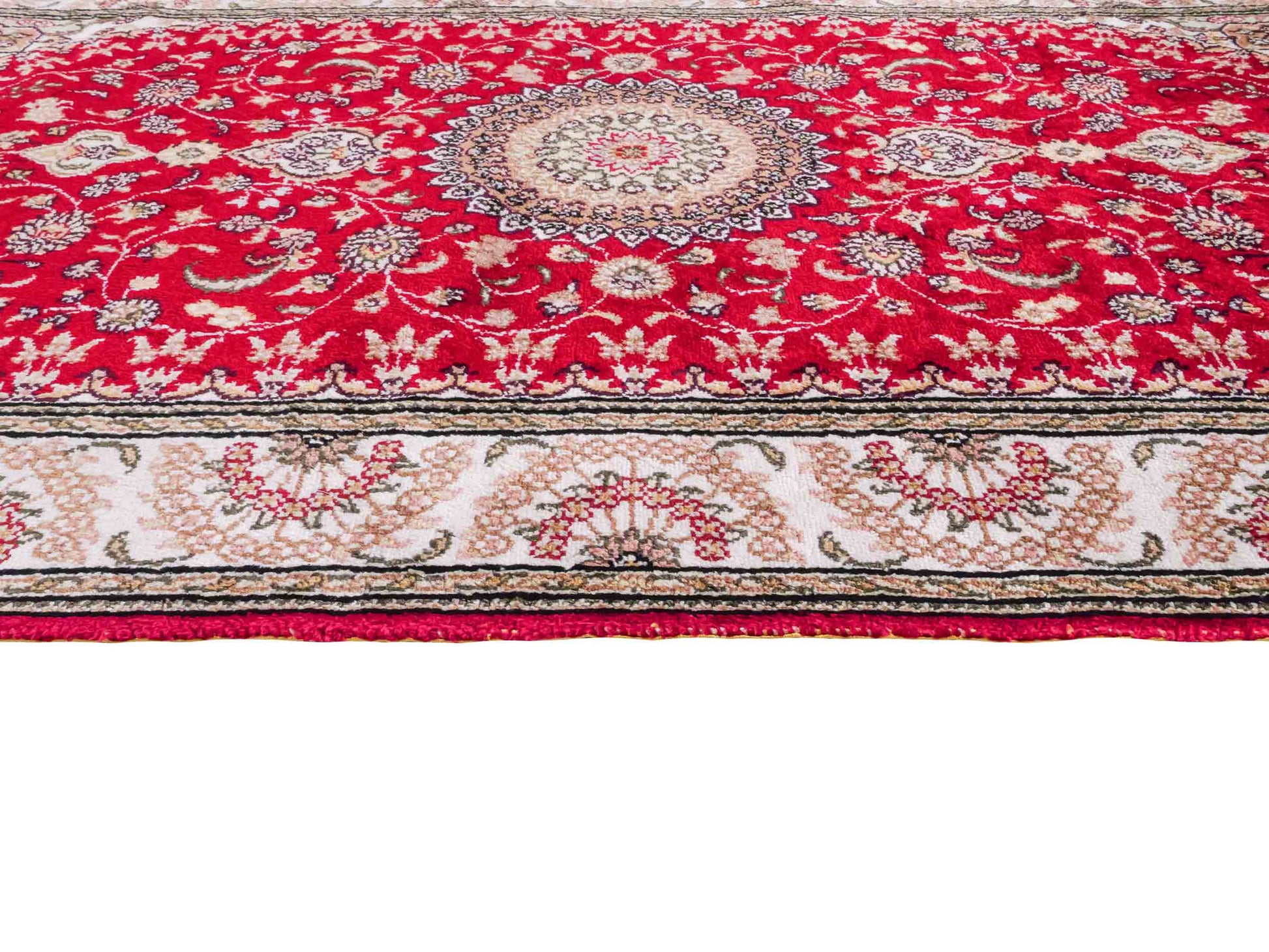 Handgeknüpfter Art Nain Seidenteppich von Khademi aus Kunstseide, rot-weiß. Chinesischer Teppich mit Medaillon. Orientteppich, von Hand geknüpft in China. Größe: 153 cm x 91 cm. Teppichnummer: SB3-1108. Verkauf durch Jupiter Intl.
