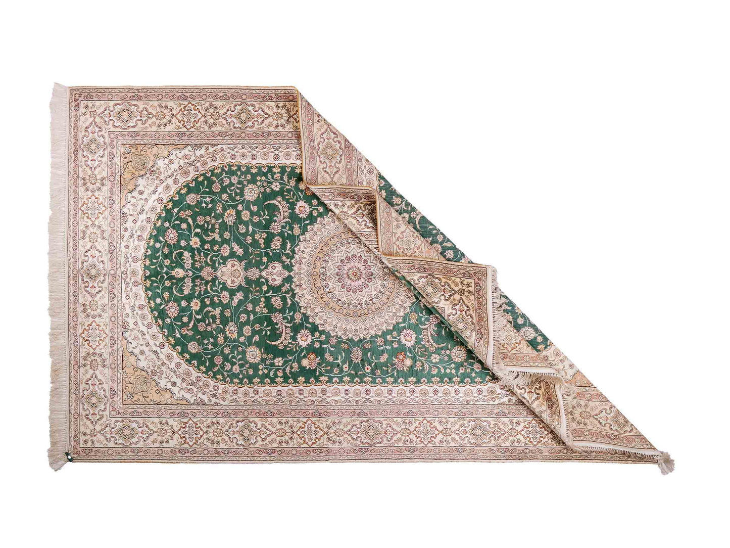 Handgeknüpfter Art Hereke Seidenteppich von Khademi aus Kunstseide, grün-cremeweiß. Chinesischer Teppich mit Medaillon. Orientteppich, von Hand geknüpft in China. Größe: 250 cm x 150 cm. Teppichnummer: SB3-1081. Verkauf durch Jupiter Intl.
