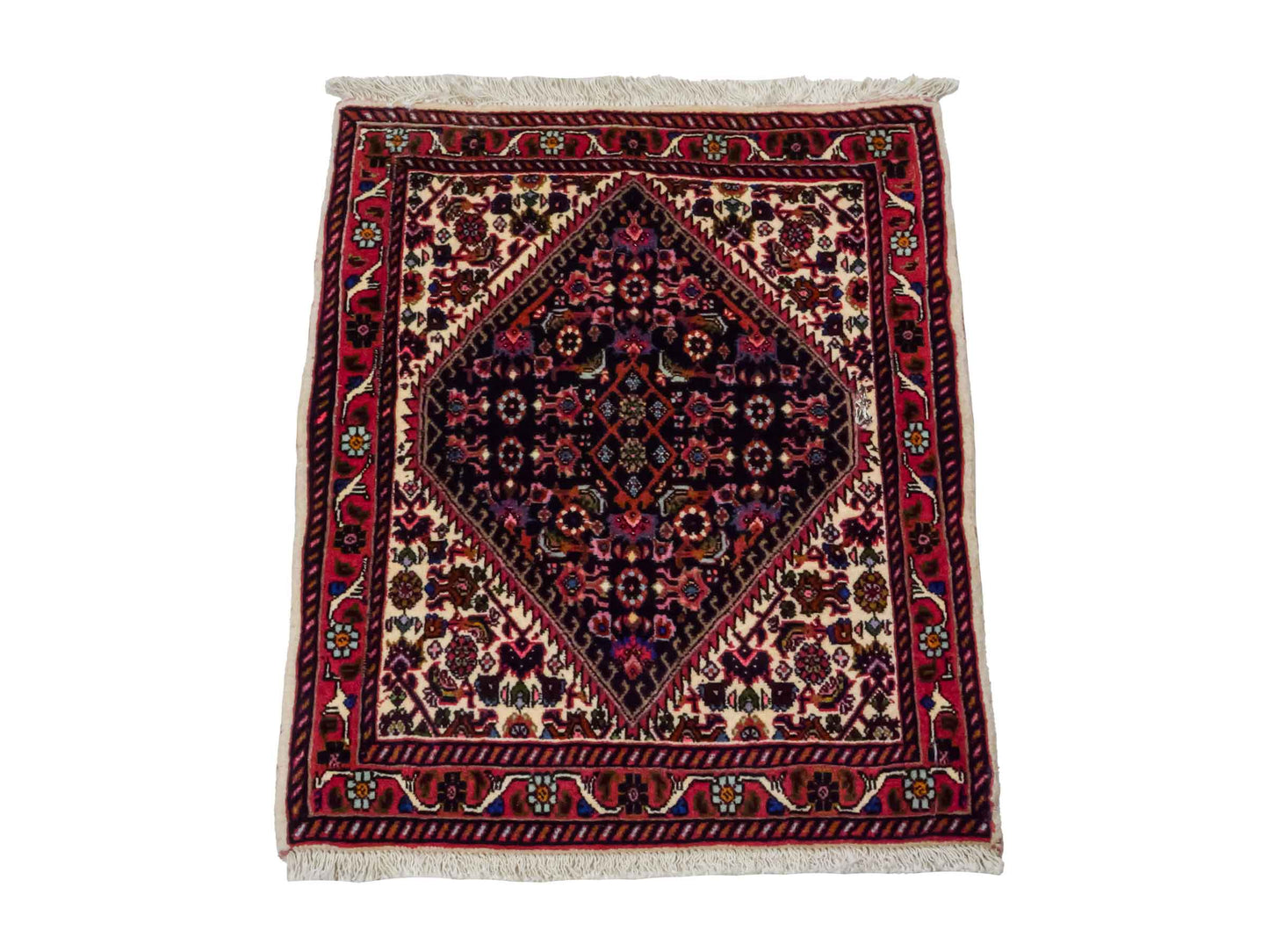 Handgeknüpfter Bidjar Sandjan Perserteppich von Khademi aus Wolle, rot. Kurdischer Dorfteppich mit geometrischem Medaillon. Von Hand geknüpft in Iran. Größe: 60 cm x 40 cm. Teppichnummer: DB3-1060. Verkauf durch Jupiter Intl.