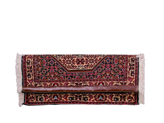 Handgeknüpfter Bidjar Sandjan Perserteppich von Khademi aus Wolle, mehrfarbig. Kurdischer Dorfteppich mit geometrischem Medaillon. Von Hand geknüpft in Iran. Größe: 60 cm x 50 cm. Teppichnummer: DB3-1051. Verkauf durch Jupiter Intl.