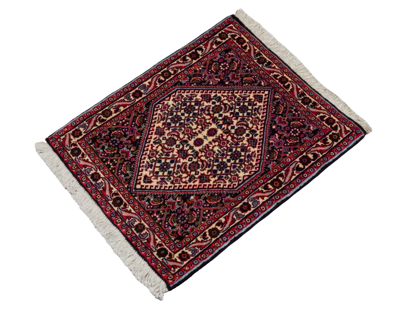 Handgeknüpfter Bidjar Sandjan Perserteppich von Khademi aus Wolle, mehrfarbig. Kurdischer Dorfteppich mit geometrischem Medaillon. Von Hand geknüpft in Iran. Größe: 60 cm x 50 cm. Teppichnummer: DB3-1053. Verkauf durch Jupiter Intl.