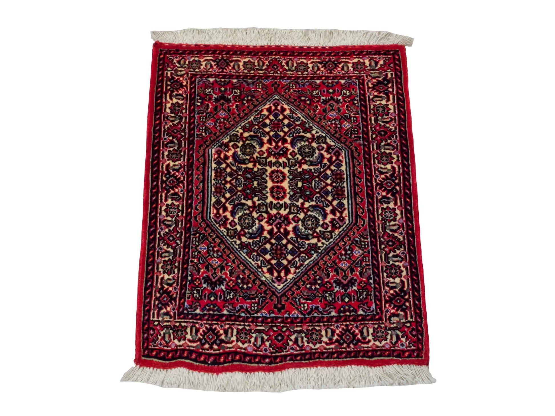 Handgeknüpfter Bidjar Sandjan Perserteppich von Khademi aus Wolle, rot. Kurdischer Dorfteppich mit geometrischem Medaillon. Von Hand geknüpft in Iran. Größe: 60 cm x 50 cm. Teppichnummer: DB3-1045. Verkauf durch Jupiter Intl.