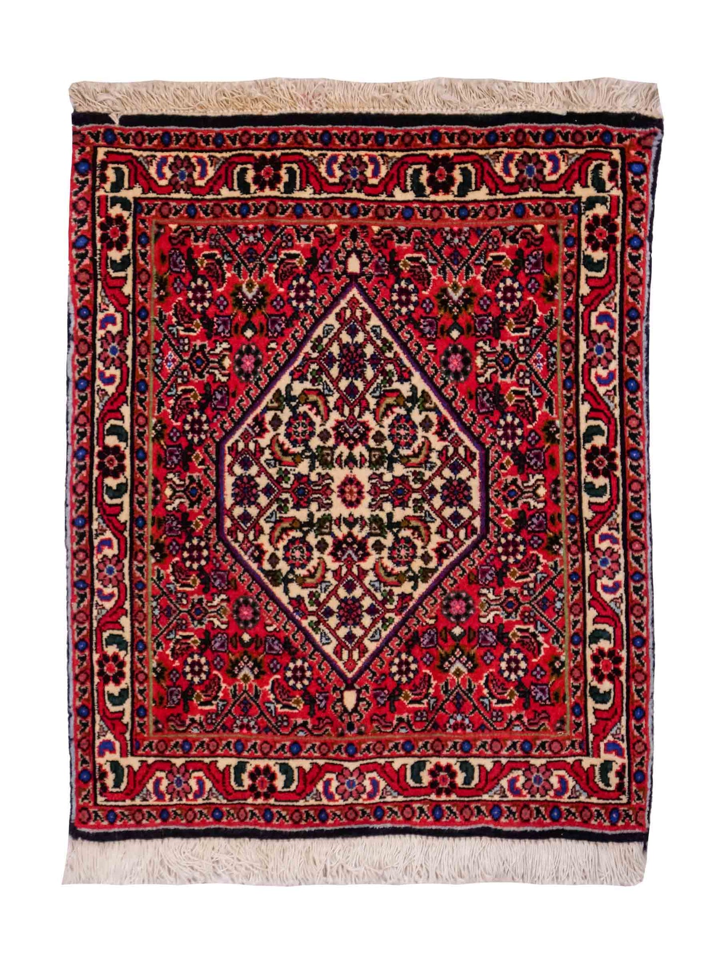 Handgeknüpfter Bidjar Sandjan Perserteppich von Khademi aus Wolle, rot. Kurdischer Dorfteppich mit geometrischem Medaillon. Von Hand geknüpft in Iran. Größe: 60 cm x 50 cm. Teppichnummer: DB3-1046. Verkauf durch Jupiter Intl.