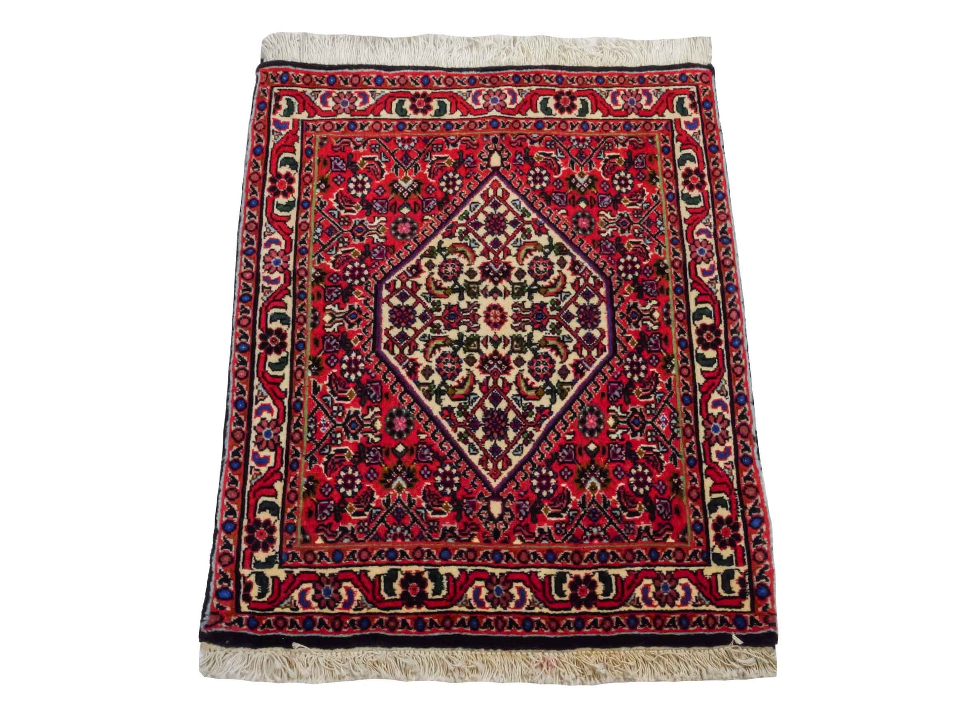 Handgeknüpfter Bidjar Sandjan Perserteppich von Khademi aus Wolle, rot. Kurdischer Dorfteppich mit geometrischem Medaillon. Von Hand geknüpft in Iran. Größe: 60 cm x 50 cm. Teppichnummer: DB3-1046. Verkauf durch Jupiter Intl.