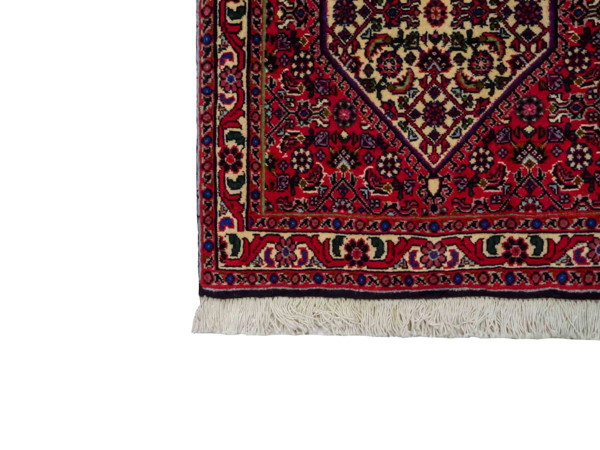 Handgeknüpfter Bidjar Sandjan Perserteppich von Khademi aus Wolle, rot. Kurdischer Dorfteppich mit geometrischem Medaillon. Von Hand geknüpft in Iran. Größe: 60 cm x 50 cm. Teppichnummer: DB3-1046. Verkauf durch Jupiter Intl.