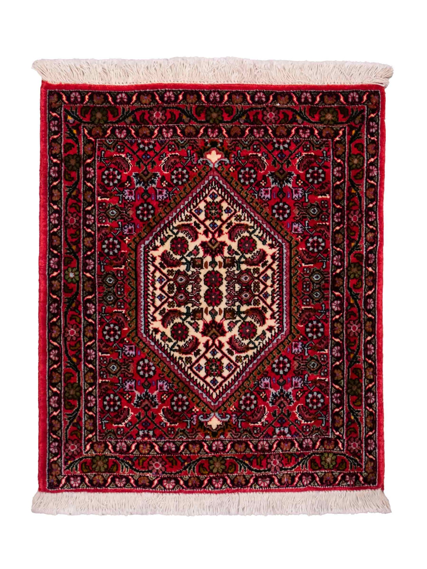 Handgeknüpfter Bidjar Sandjan Perserteppich von Khademi aus Wolle, rot. Kurdischer Dorfteppich mit geometrischem Medaillon. Von Hand geknüpft in Iran. Größe: 60 cm x 50 cm. Teppichnummer: DB3-1049. Verkauf durch Jupiter Intl.