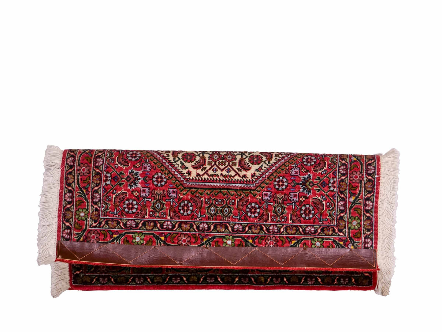 Handgeknüpfter Bidjar Sandjan Perserteppich von Khademi aus Wolle, rot. Kurdischer Dorfteppich mit geometrischem Medaillon. Von Hand geknüpft in Iran. Größe: 60 cm x 50 cm. Teppichnummer: DB3-1049. Verkauf durch Jupiter Intl.
