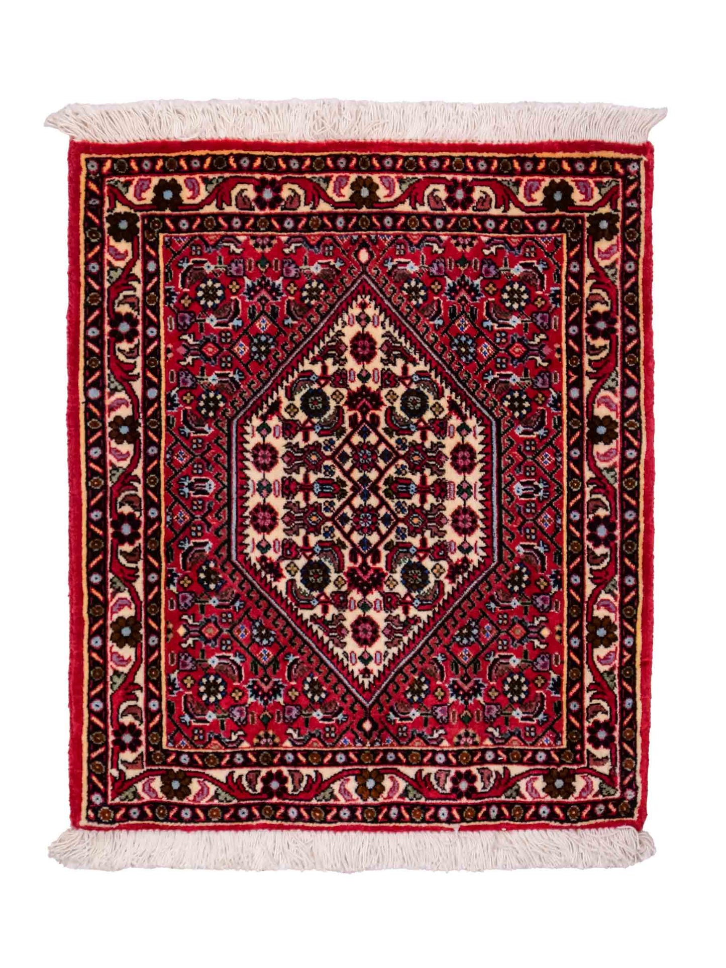 Handgeknüpfter Bidjar Sandjan Perserteppich von Khademi aus Wolle, rot. Kurdischer Dorfteppich mit geometrischem Medaillon. Von Hand geknüpft in Iran. Größe: 60 cm x 50 cm. Teppichnummer: DB3-1050. Verkauf durch Jupiter Intl.