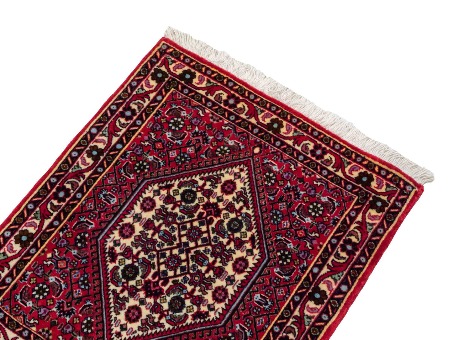 Handgeknüpfter Bidjar Sandjan Perserteppich von Khademi aus Wolle, rot. Kurdischer Dorfteppich mit geometrischem Medaillon. Von Hand geknüpft in Iran. Größe: 60 cm x 50 cm. Teppichnummer: DB3-1050. Verkauf durch Jupiter Intl.