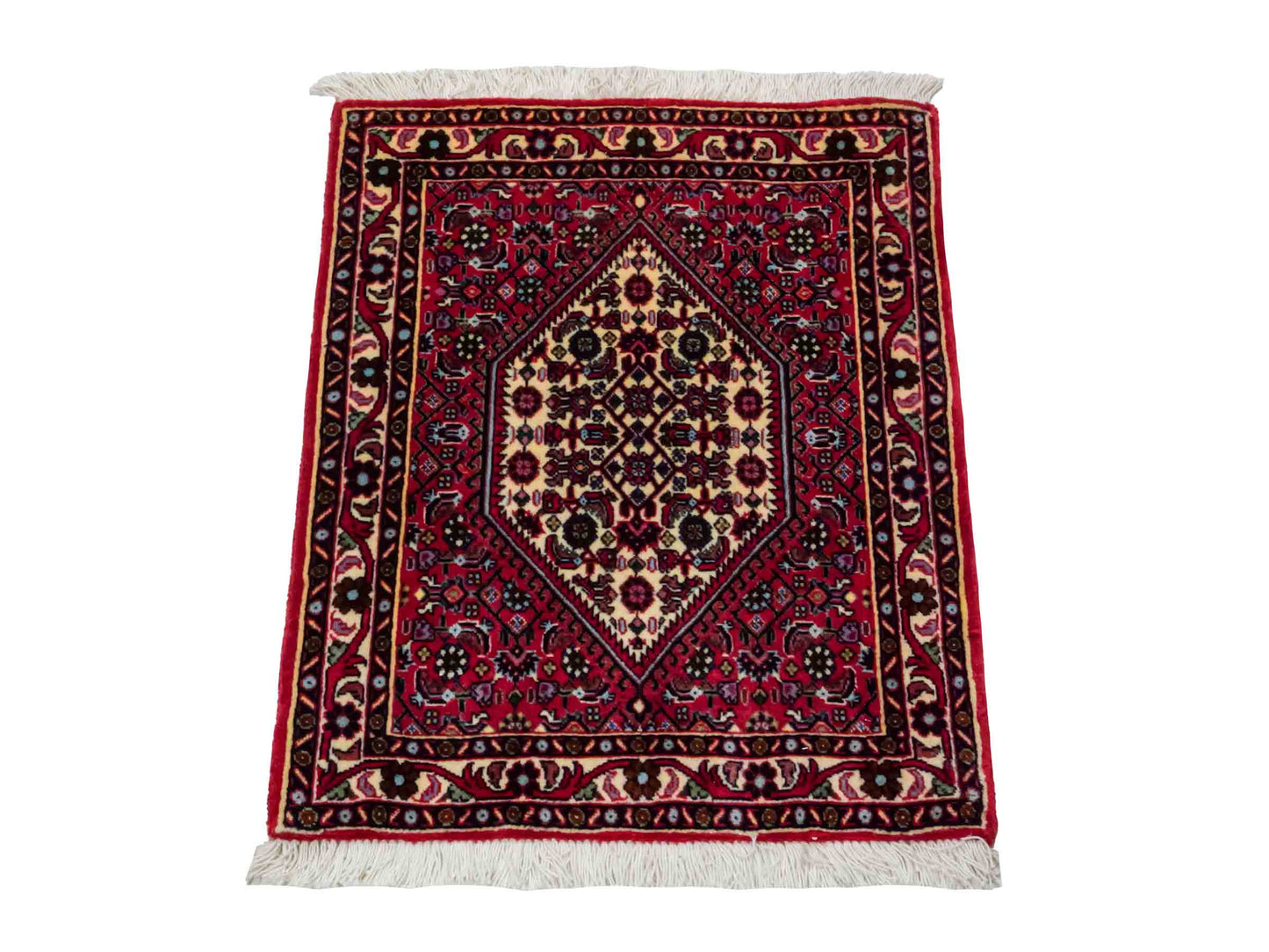 Handgeknüpfter Bidjar Sandjan Perserteppich von Khademi aus Wolle, rot. Kurdischer Dorfteppich mit geometrischem Medaillon. Von Hand geknüpft in Iran. Größe: 60 cm x 50 cm. Teppichnummer: DB3-1050. Verkauf durch Jupiter Intl.