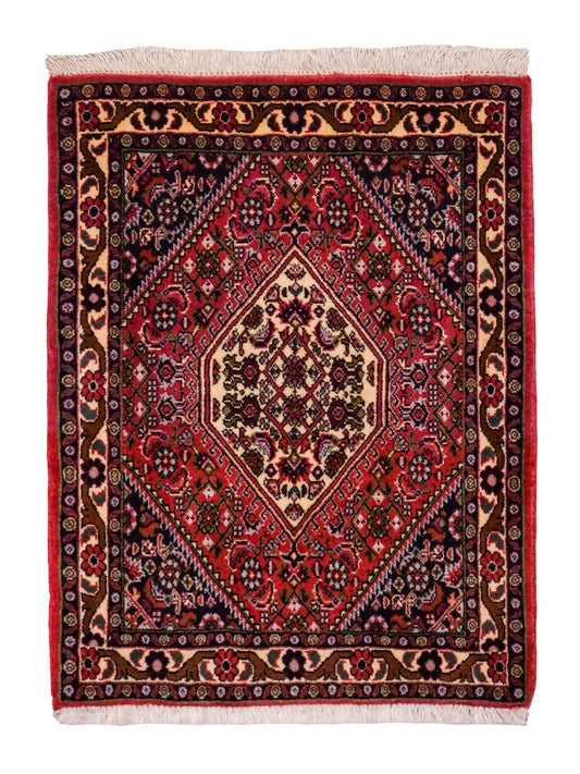 Handgeknüpfter Bidjar Sandjan Perserteppich von Khademi aus Wolle, rot. Kurdischer Dorfteppich mit geometrischem Medaillon. Von Hand geknüpft in Iran. Größe: 60 cm x 50 cm. Teppichnummer: DB3-1052. Verkauf durch Jupiter Intl.