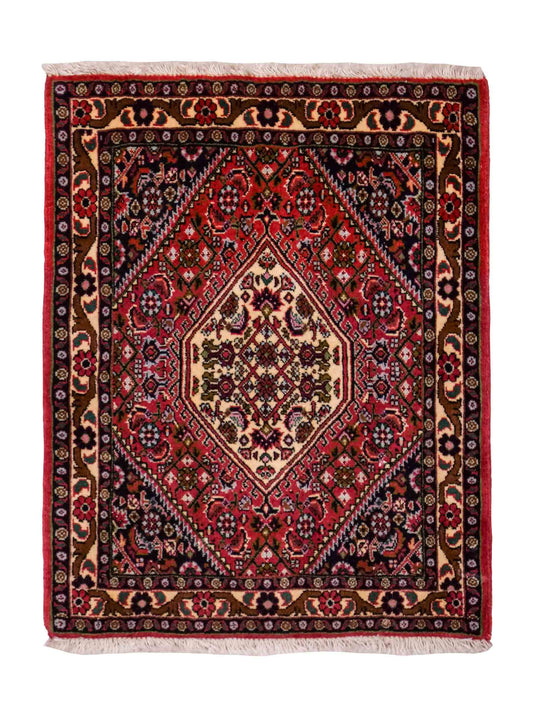 Handgeknüpfter Bidjar Sandjan Perserteppich von Khademi aus Wolle, rot. Kurdischer Dorfteppich mit geometrischem Medaillon. Von Hand geknüpft in Iran. Größe: 60 cm x 50 cm. Teppichnummer: DB3-1054. Verkauf durch Jupiter Intl.