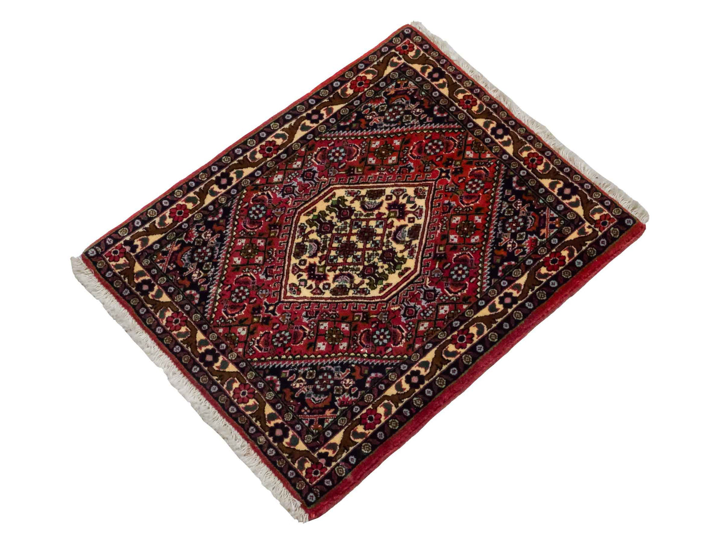 Handgeknüpfter Bidjar Sandjan Perserteppich von Khademi aus Wolle, rot. Kurdischer Dorfteppich mit geometrischem Medaillon. Von Hand geknüpft in Iran. Größe: 60 cm x 50 cm. Teppichnummer: DB3-1054. Verkauf durch Jupiter Intl.