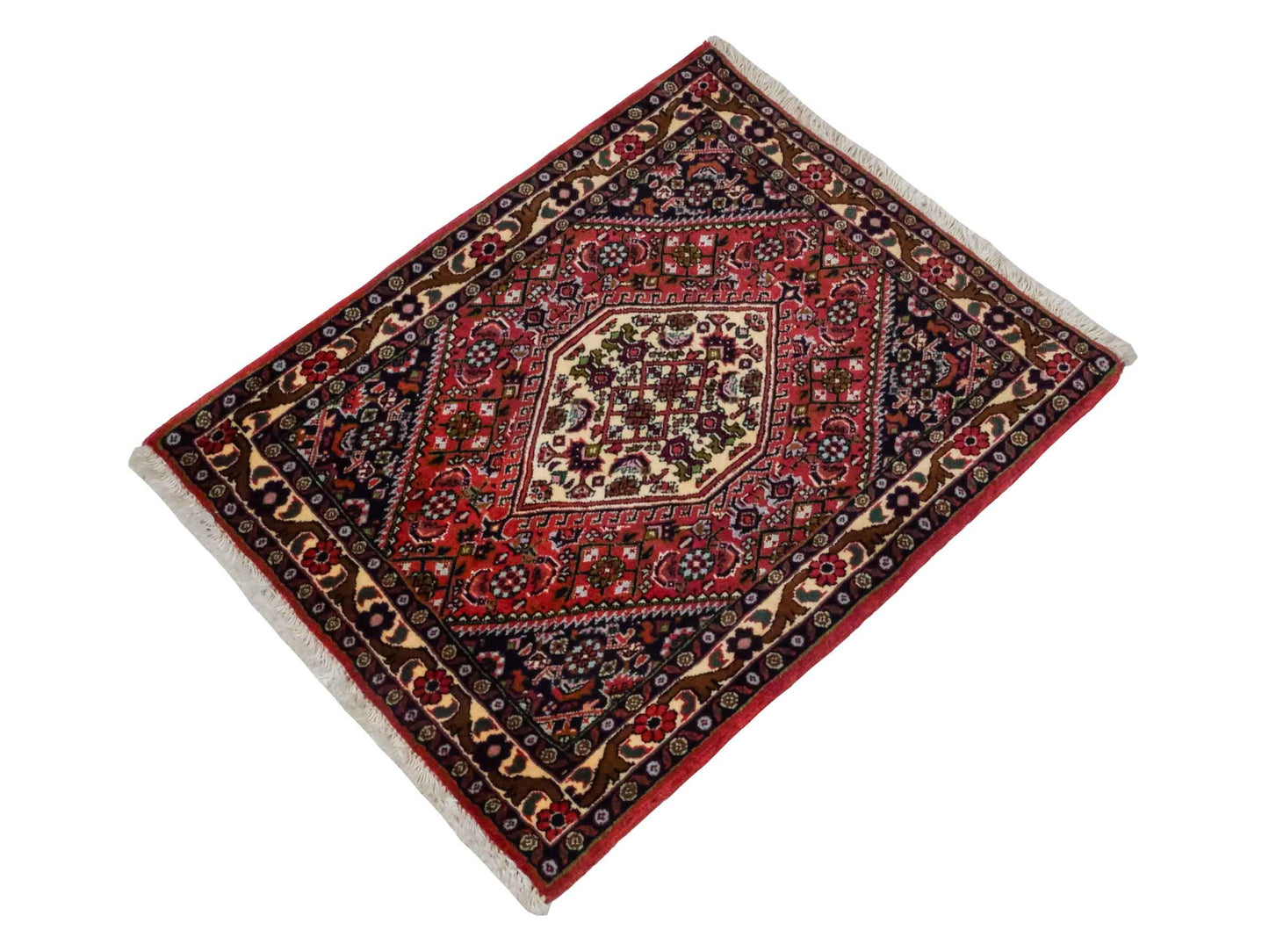 Handgeknüpfter Bidjar Sandjan Perserteppich von Khademi aus Wolle, rot. Kurdischer Dorfteppich mit geometrischem Medaillon. Von Hand geknüpft in Iran. Größe: 60 cm x 50 cm. Teppichnummer: DB3-1054. Verkauf durch Jupiter Intl.