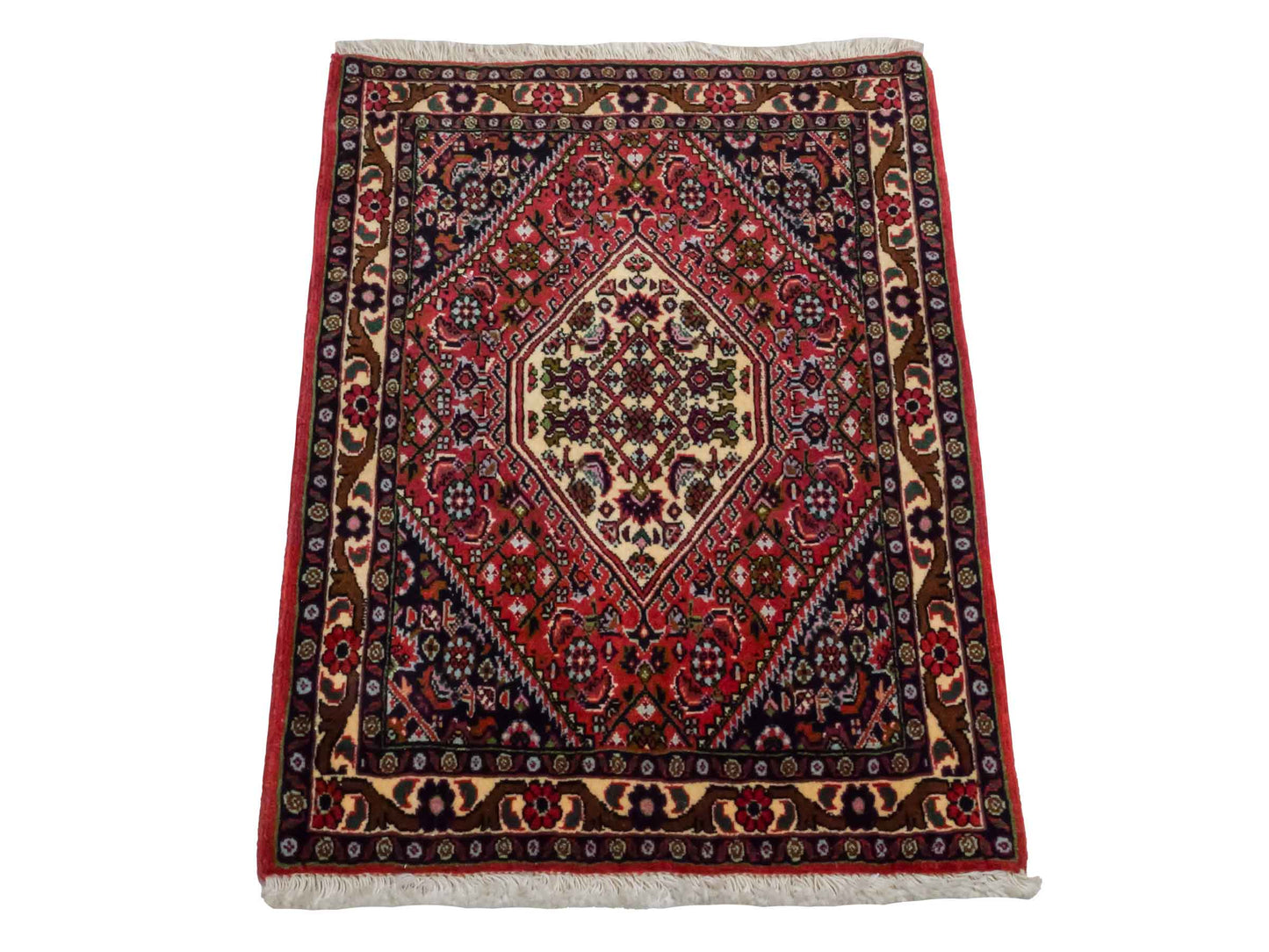 Handgeknüpfter Bidjar Sandjan Perserteppich von Khademi aus Wolle, rot. Kurdischer Dorfteppich mit geometrischem Medaillon. Von Hand geknüpft in Iran. Größe: 60 cm x 50 cm. Teppichnummer: DB3-1054. Verkauf durch Jupiter Intl.