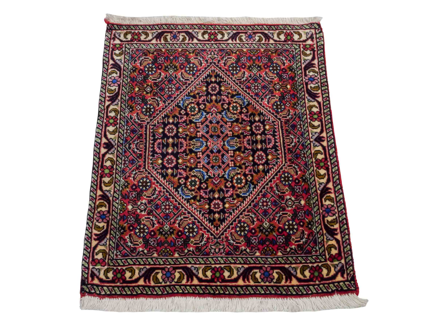 Handgeknüpfter Bidjar Sandjan Perserteppich von Khademi aus Wolle, mehrfarbig. Kurdischer Dorfteppich mit geometrischem Medaillon. Von Hand geknüpft in Iran. Größe: 60 cm x 50 cm. Teppichnummer: DB3-1055. Verkauf durch Jupiter Intl.