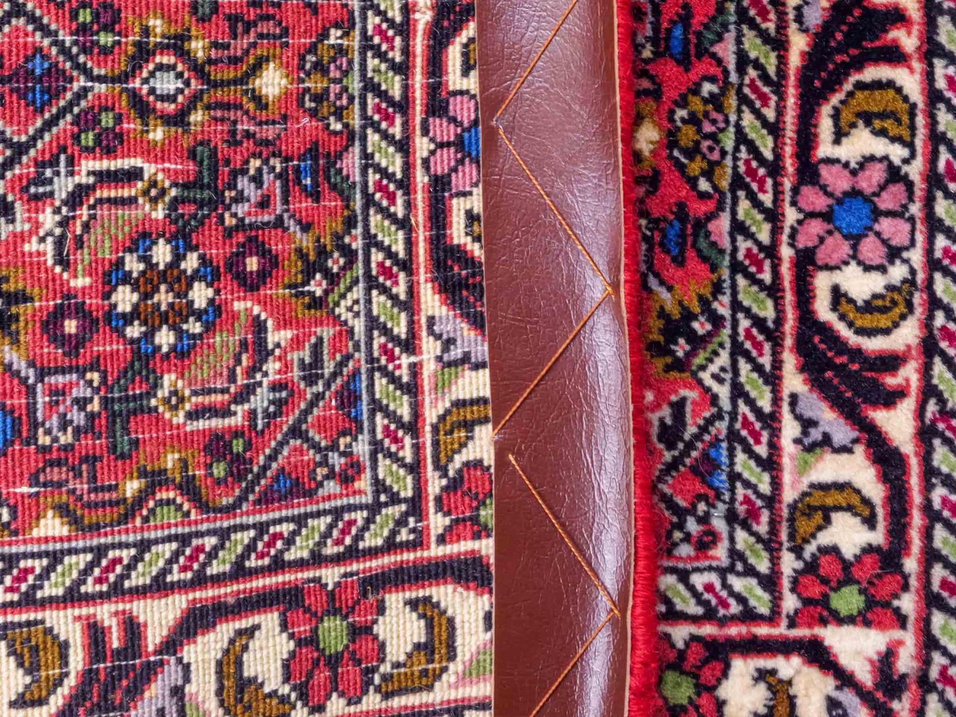 Handgeknüpfter Bidjar Sandjan Perserteppich von Khademi aus Wolle, mehrfarbig. Kurdischer Dorfteppich mit geometrischem Medaillon. Von Hand geknüpft in Iran. Größe: 60 cm x 50 cm. Teppichnummer: DB3-1055. Verkauf durch Jupiter Intl.