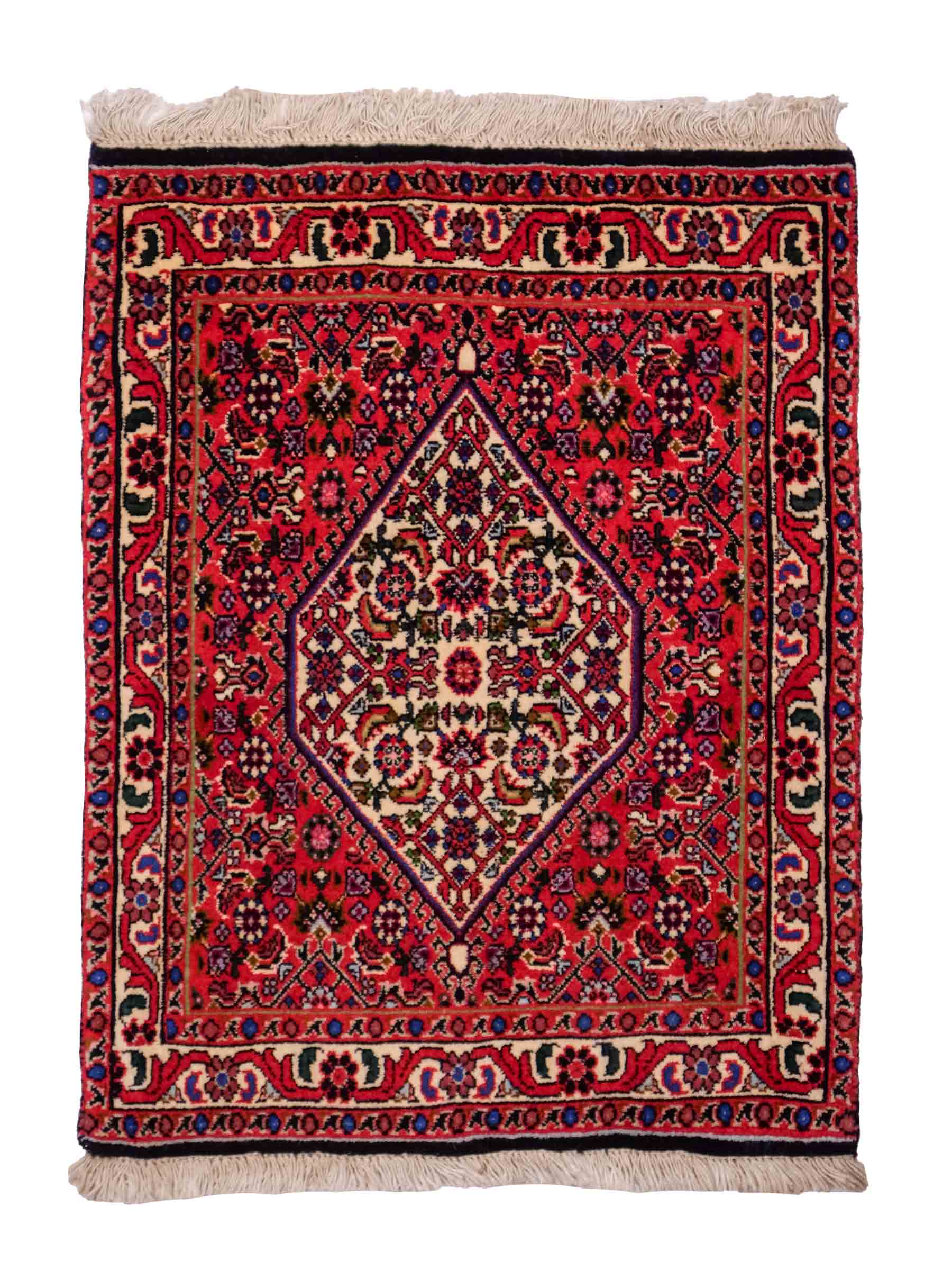 Handgeknüpfter Bidjar Sandjan Perserteppich von Khademi aus Wolle, rot. Kurdischer Dorfteppich mit geometrischem Medaillon. Von Hand geknüpft in Iran. Größe: 60 cm x 50 cm. Teppichnummer: DB3-1057. Verkauf durch Jupiter Intl.