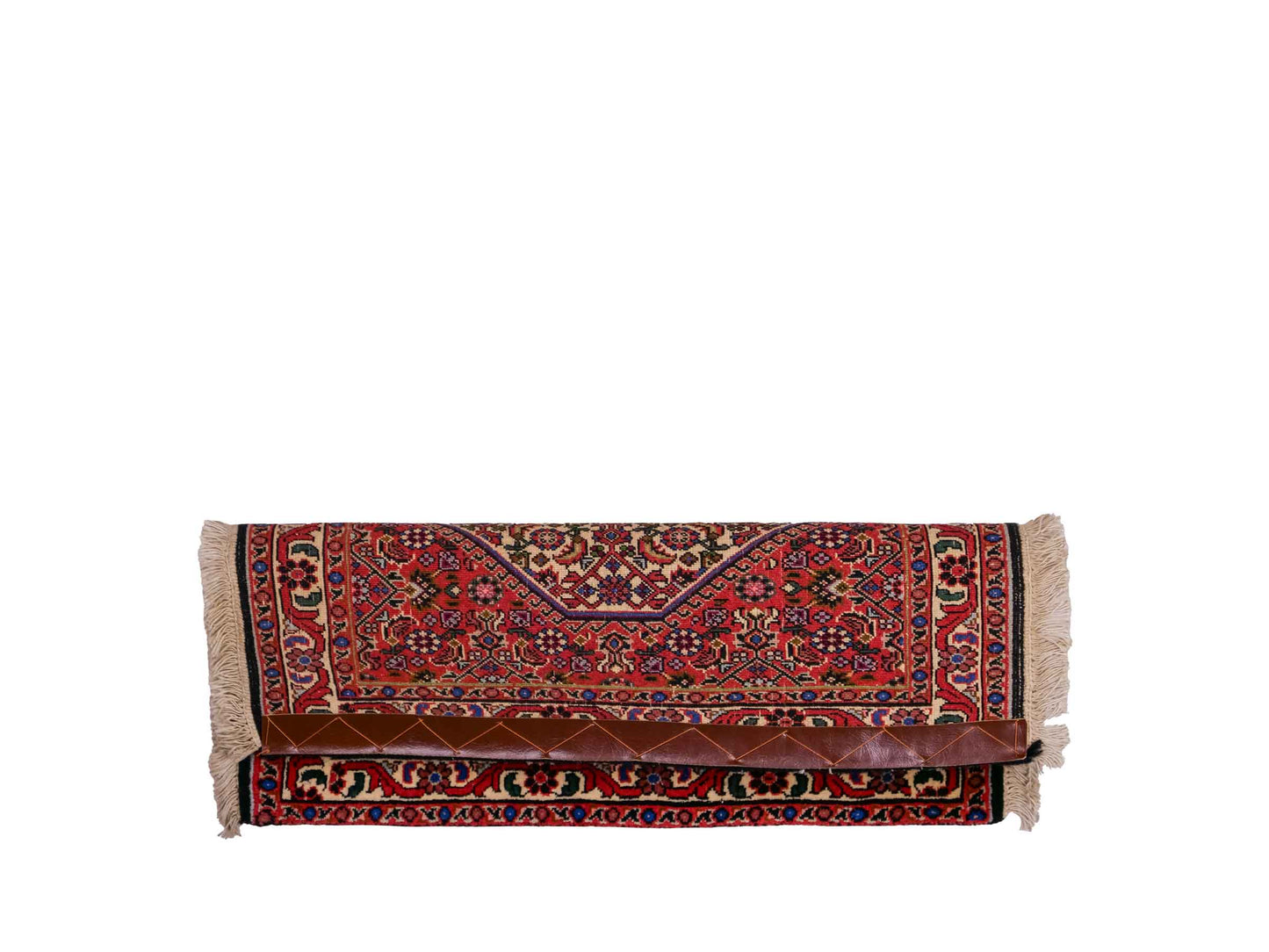 Handgeknüpfter Bidjar Sandjan Perserteppich von Khademi aus Wolle, rot. Kurdischer Dorfteppich mit geometrischem Medaillon. Von Hand geknüpft in Iran. Größe: 60 cm x 50 cm. Teppichnummer: DB3-1057. Verkauf durch Jupiter Intl.