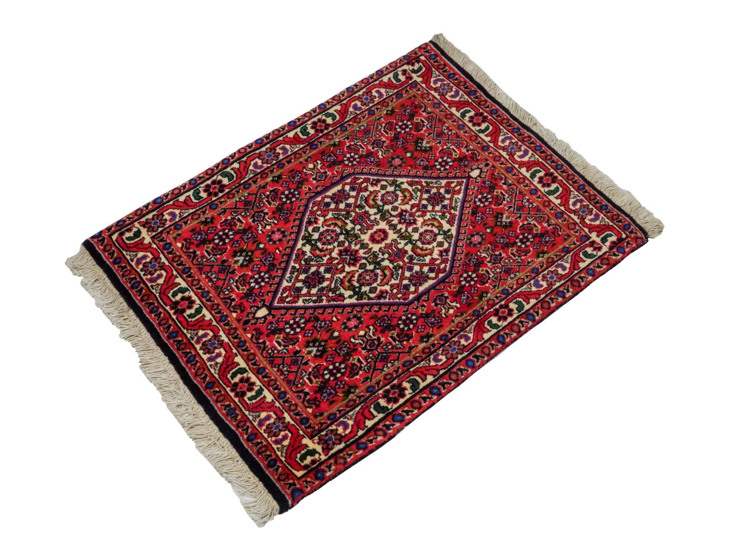 Handgeknüpfter Bidjar Sandjan Perserteppich von Khademi aus Wolle, rot. Kurdischer Dorfteppich mit geometrischem Medaillon. Von Hand geknüpft in Iran. Größe: 60 cm x 50 cm. Teppichnummer: DB3-1057. Verkauf durch Jupiter Intl.