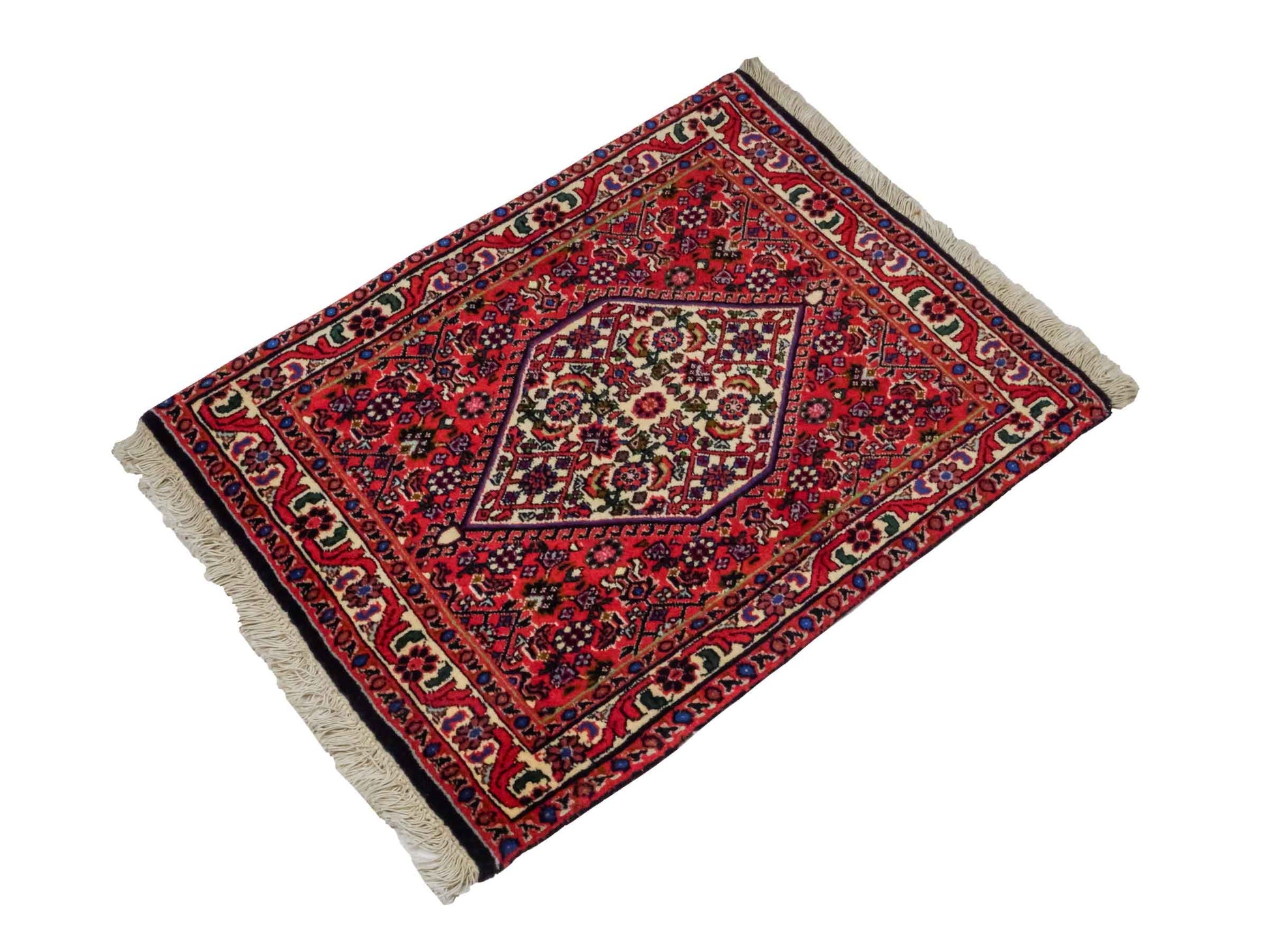 Handgeknüpfter Bidjar Sandjan Perserteppich von Khademi aus Wolle, rot. Kurdischer Dorfteppich mit geometrischem Medaillon. Von Hand geknüpft in Iran. Größe: 60 cm x 50 cm. Teppichnummer: DB3-1057. Verkauf durch Jupiter Intl.