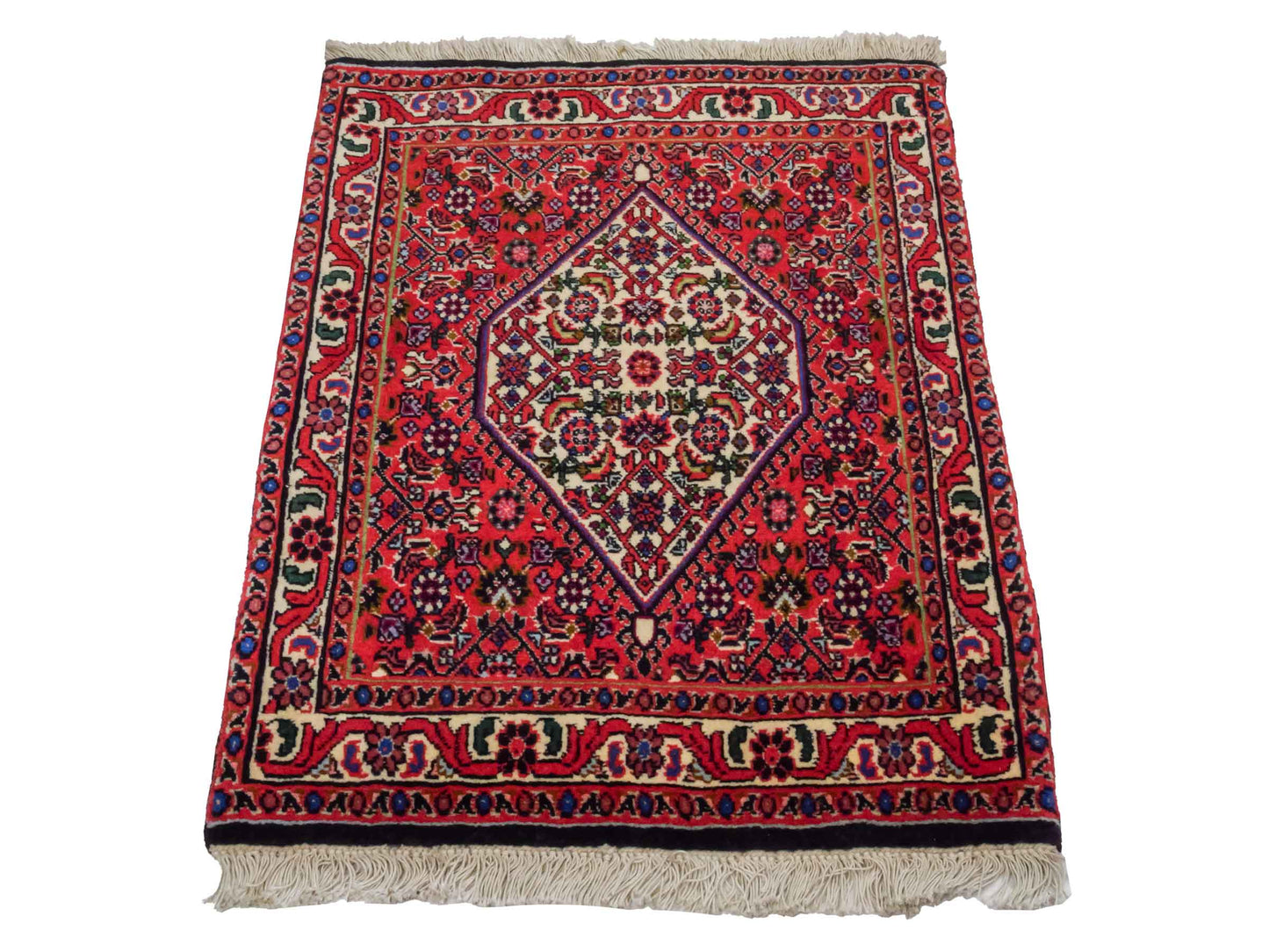 Handgeknüpfter Bidjar Sandjan Perserteppich von Khademi aus Wolle, rot. Kurdischer Dorfteppich mit geometrischem Medaillon. Von Hand geknüpft in Iran. Größe: 60 cm x 50 cm. Teppichnummer: DB3-1057. Verkauf durch Jupiter Intl.