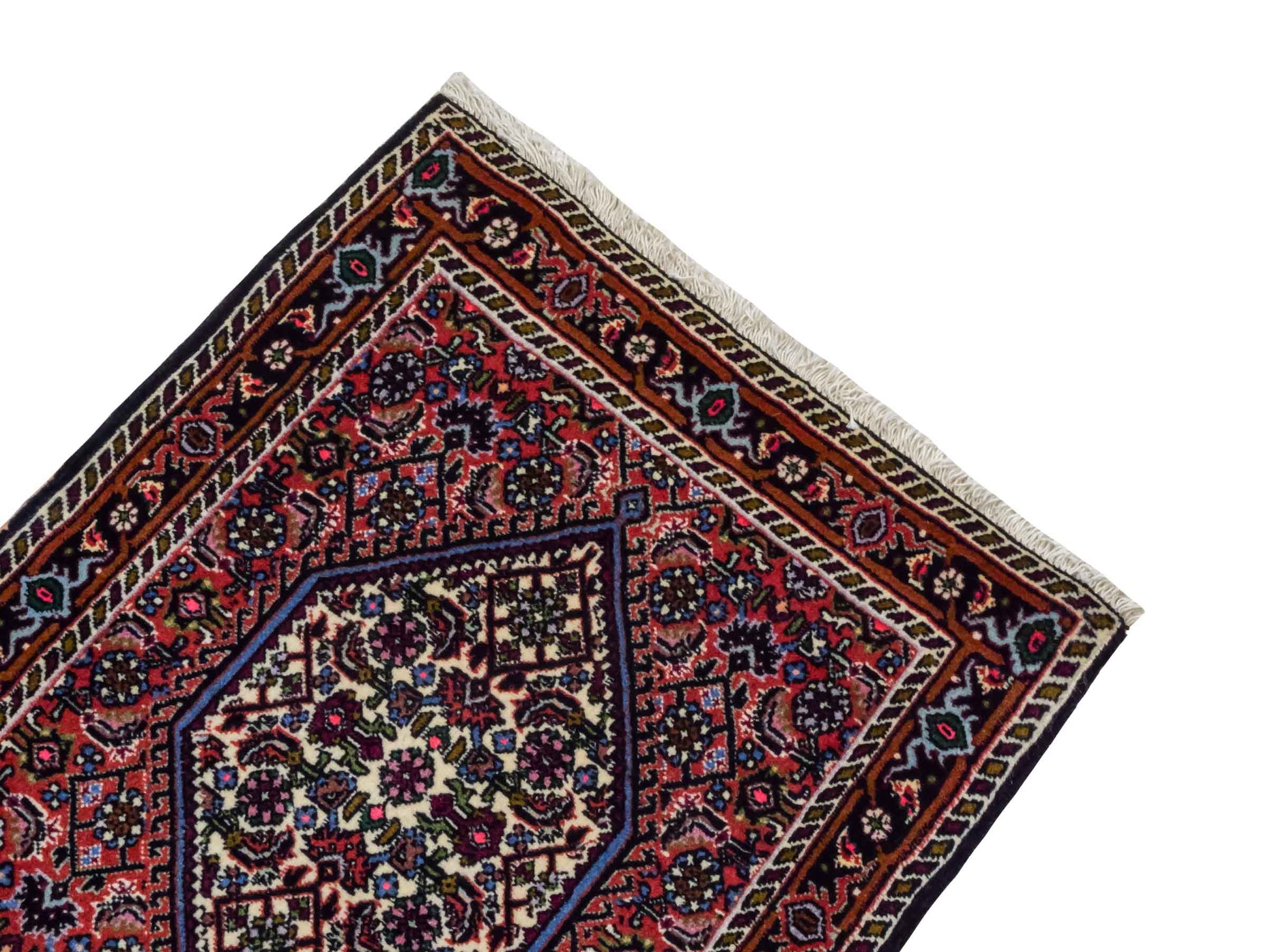 Handgeknüpfter Bidjar Sandjan Perserteppich von Khademi aus Wolle, rot. Kurdischer Dorfteppich mit geometrischem Medaillon. Von Hand geknüpft in Iran. Größe: 65 cm x 55 cm. Teppichnummer: DB3-1044. Verkauf durch Jupiter Intl.