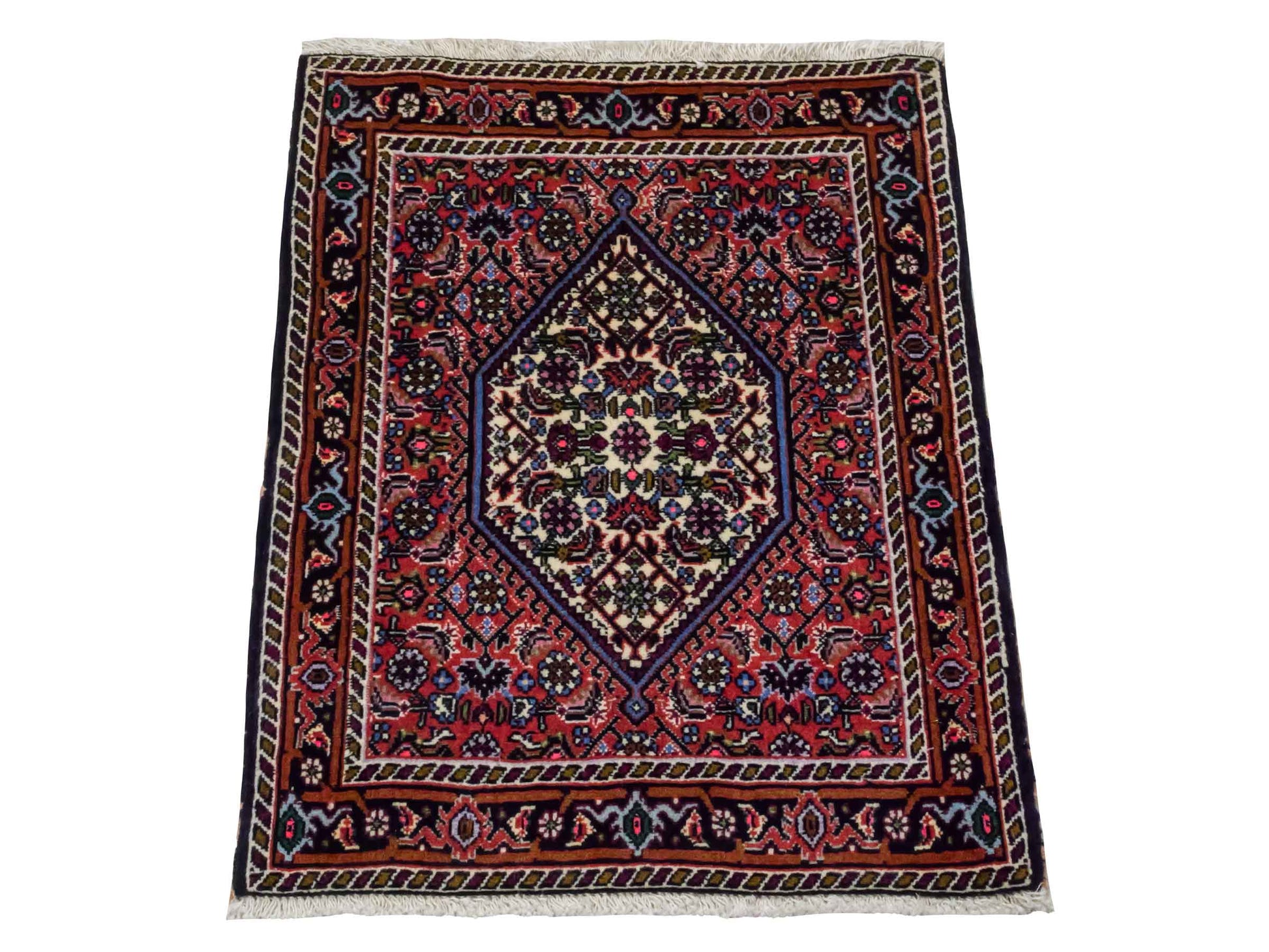 Handgeknüpfter Bidjar Sandjan Perserteppich von Khademi aus Wolle, rot. Kurdischer Dorfteppich mit geometrischem Medaillon. Von Hand geknüpft in Iran. Größe: 65 cm x 55 cm. Teppichnummer: DB3-1044. Verkauf durch Jupiter Intl.