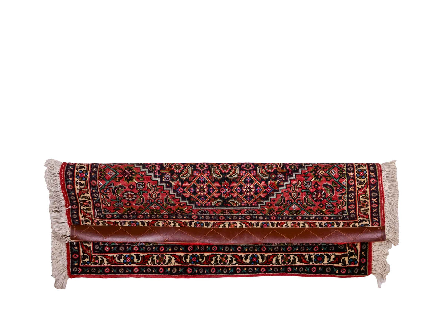 Handgeknüpfter Bidjar Sandjan Perserteppich von Khademi aus Wolle, rot. Kurdischer Dorfteppich mit geometrischem Medaillon. Von Hand geknüpft in Iran. Größe: 75 cm x 53 cm. Teppichnummer: DB3-1042. Verkauf durch Jupiter Intl.