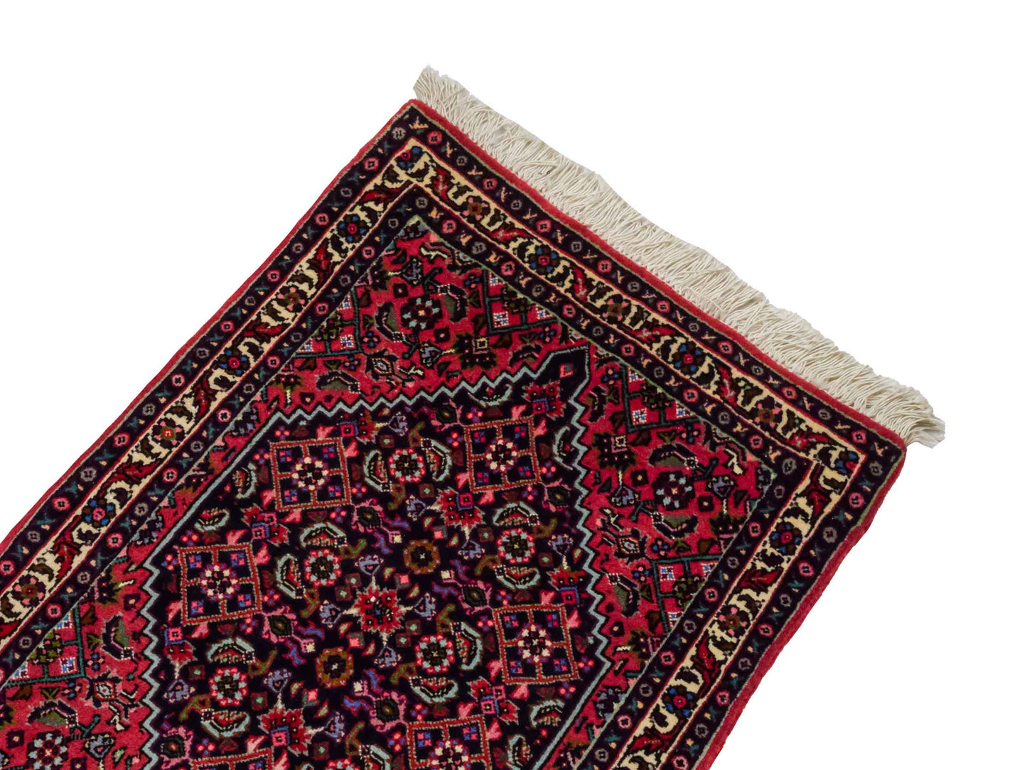 Handgeknüpfter Bidjar Sandjan Perserteppich von Khademi aus Wolle, rot. Kurdischer Dorfteppich mit geometrischem Medaillon. Von Hand geknüpft in Iran. Größe: 75 cm x 53 cm. Teppichnummer: DB3-1042. Verkauf durch Jupiter Intl.