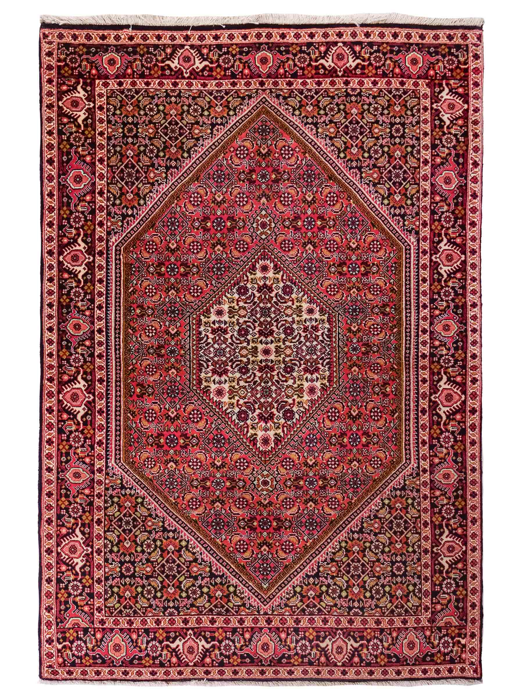 Handgeknüpfter Bidjar Perserteppich von Khademi aus Wolle, rot. Feiner, kurdischer Dorfteppich mit geometrischem Medaillon. Orientteppich, von Hand geknüpft in Iran. Größe: 176 cm x 109 cm. Teppichnummer: SB3-1133 | Jupiter Intl.