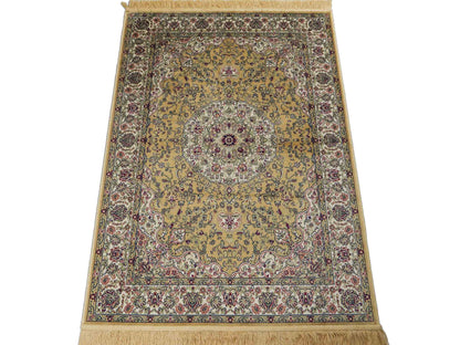 Belgischer, maschinell gefertigter Design Orientteppich aus Kunstseide, beige, creme. 140x98 cm. Verkauf durch Jupiter Intl.