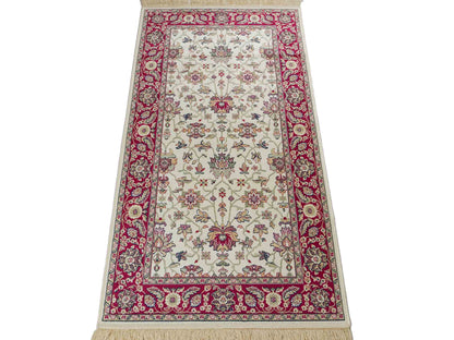 Belgischer, maschinell gefertigter Orientteppich aus Kunstseide, creme, weiß, rot. 152x79 cm. Verkauf durch Jupiter Intl.