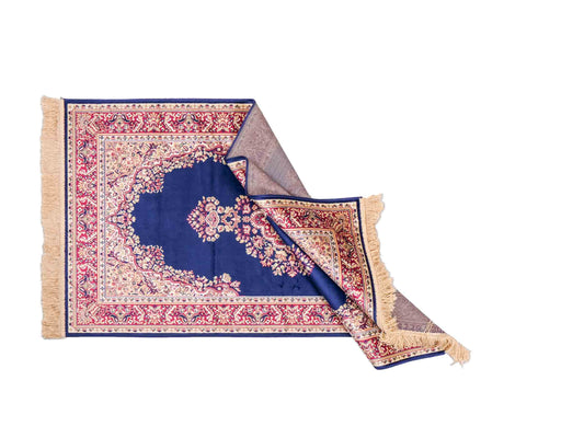Belgischer, maschinell gefertigter Design Orientteppich aus Kunstseide, blau. 154x79 cm. Verkauf durch Jupiter Intl.