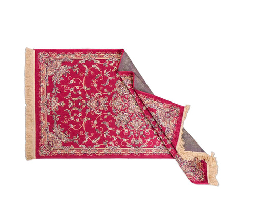 Belgischer, maschinell gefertigter Design Orientteppich aus Kunstseide, rot. 154x79 cm. Verkauf durch Jupiter Intl.