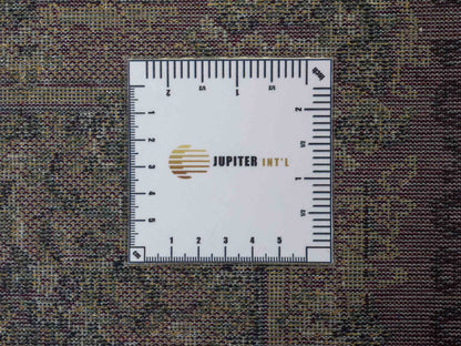 Belgischer, maschinell gefertigter Design Orientteppich aus Kunstseide, rot. 154x79 cm. Verkauf durch Jupiter Intl.