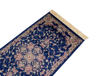 Belgischer, maschinell gefertigter Orientteppich aus Kunstseide, blau. 154x79 cm. Verkauf durch Jupiter Intl.