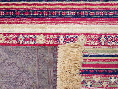 Belgischer, maschinell gefertigter Design Orientteppich aus Kunstseide, rot, multicolor. 155x79 cm. Verkauf durch Jupiter Intl.