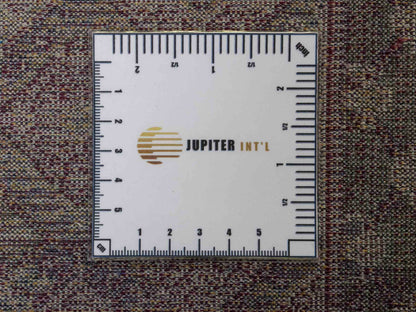 Belgischer, maschinell gefertigter Design Orientteppich aus Kunstseide, rot, multicolor. 155x79 cm. Verkauf durch Jupiter Intl.