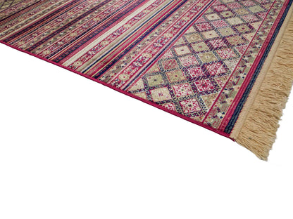 Belgischer, maschinell gefertigter Design Orientteppich aus Kunstseide, rot, multicolor. 155x79 cm. Verkauf durch Jupiter Intl.