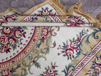 Belgischer, maschinell gefertigter Design Orientteppich aus Kunstseide, creme, weiß. 275x185 cm. Verkauf durch Jupiter Intl.