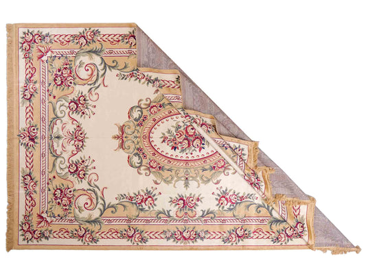 Belgischer, maschinell gefertigter Design Orientteppich aus Kunstseide, creme, weiß. 275x185 cm. Verkauf durch Jupiter Intl.