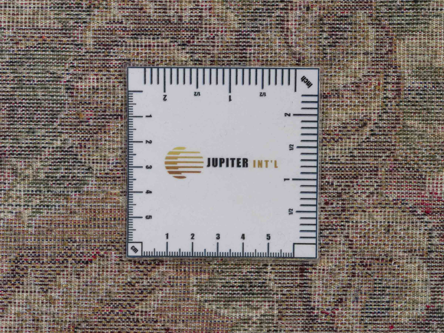 Belgischer, maschinell gefertigter Design Orientteppich aus Kunstseide, creme, weiß. 275x185 cm. Verkauf durch Jupiter Intl.